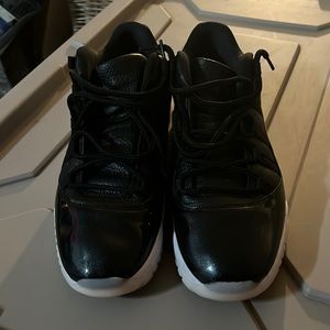 Jordan 11 low top